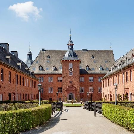 Ferienwohnung Saalstube - Schloss Adolphsburg Кирххундем Экстерьер фото