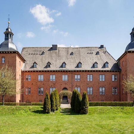 Ferienwohnung Saalstube - Schloss Adolphsburg Кирххундем Экстерьер фото